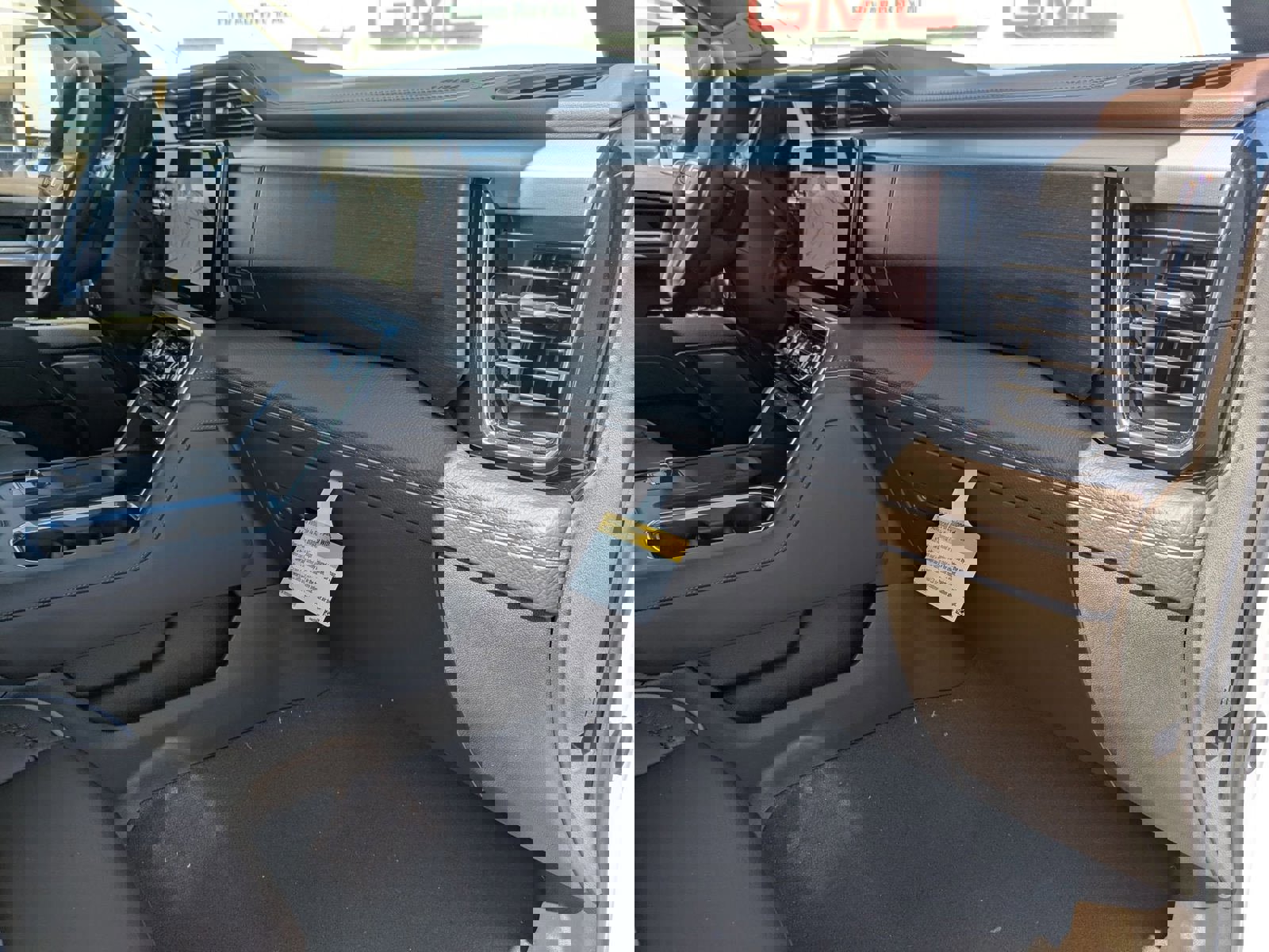 New 2025 GMC Sierra 2500 Denali w/ Denali Reserve Package image 29