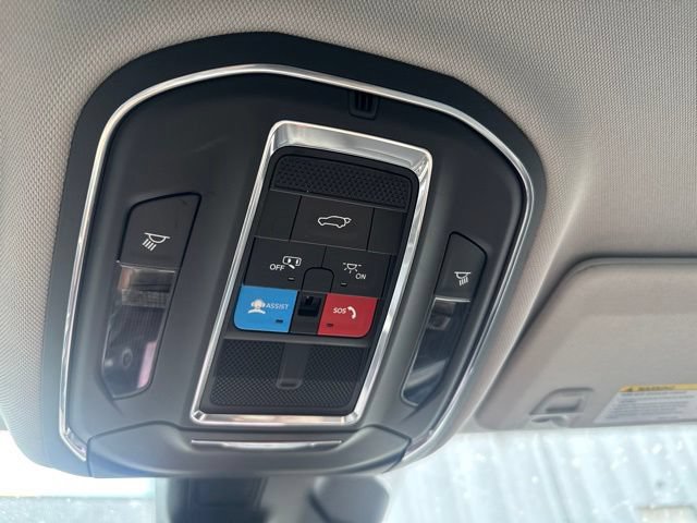 Used 2023 Jeep Grand Cherokee L Limited w/ Black Appearance Package AWD/4WD image 22