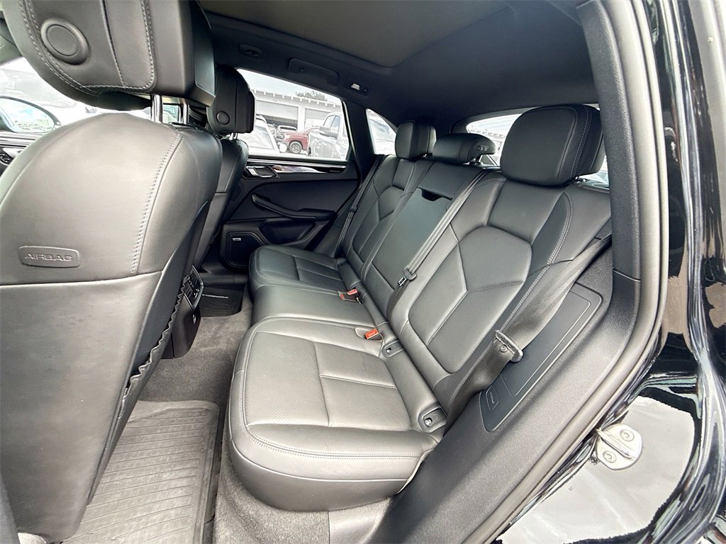Used 2022 Porsche Macan S w/ Premium Package Plus image 27