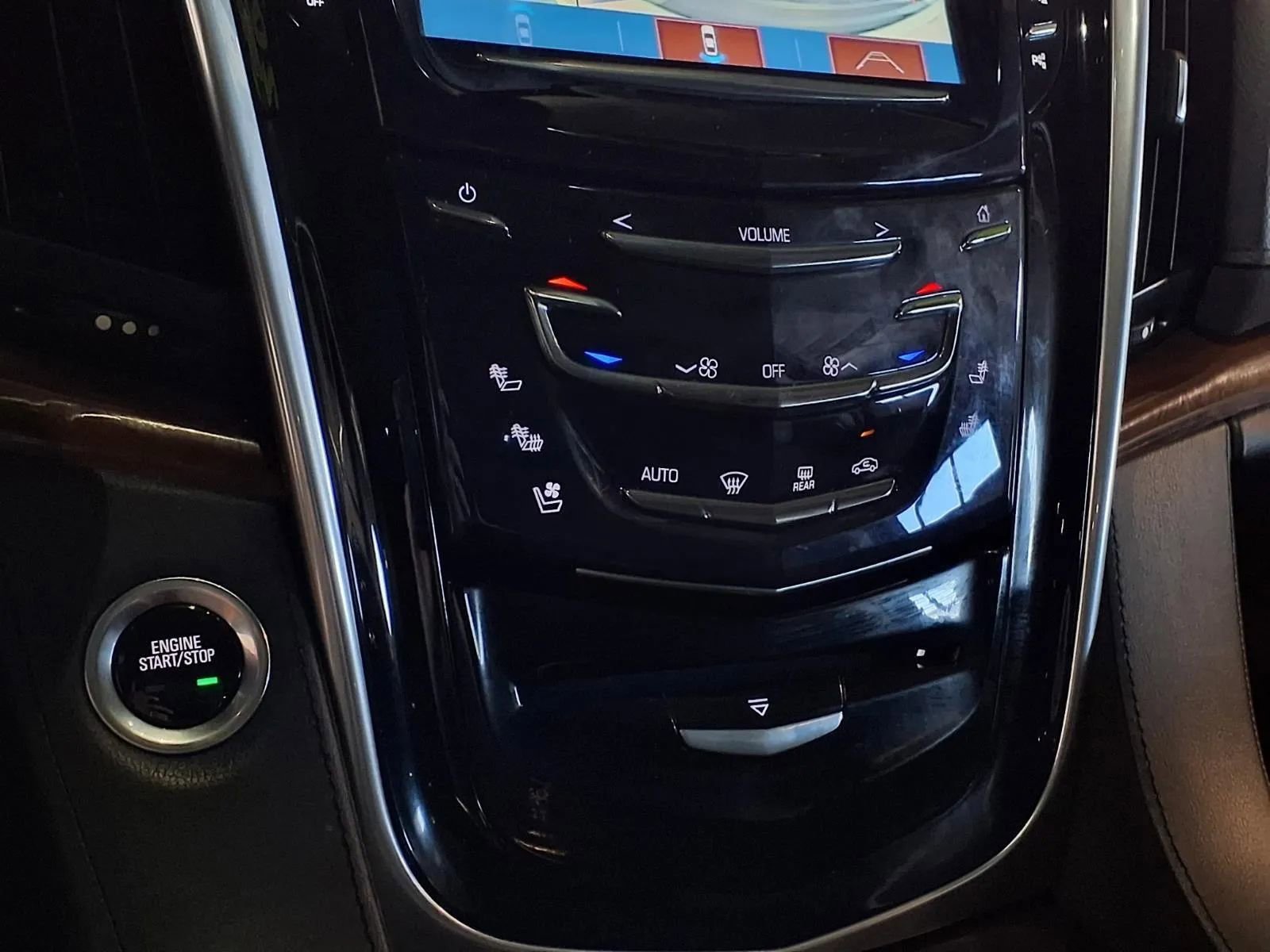 Used 2020 Cadillac Escalade Luxury AWD/4WD image 23