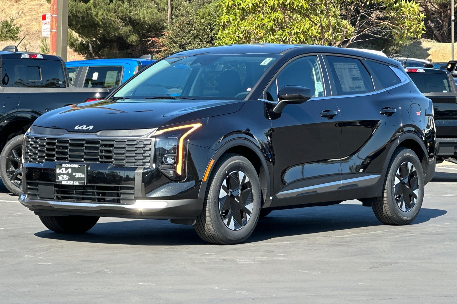 New 2027 Kia Sportage LX FWD image 8