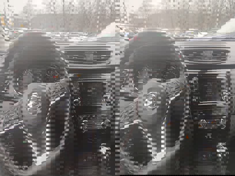 Used 2020 Nissan Rogue SV image 9