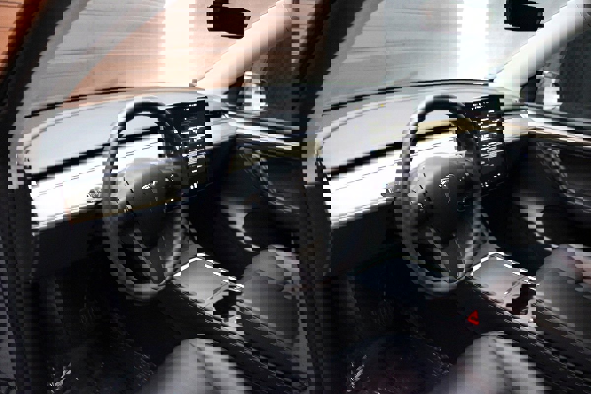 Used 2022 Tesla Model Y Long Range image 9