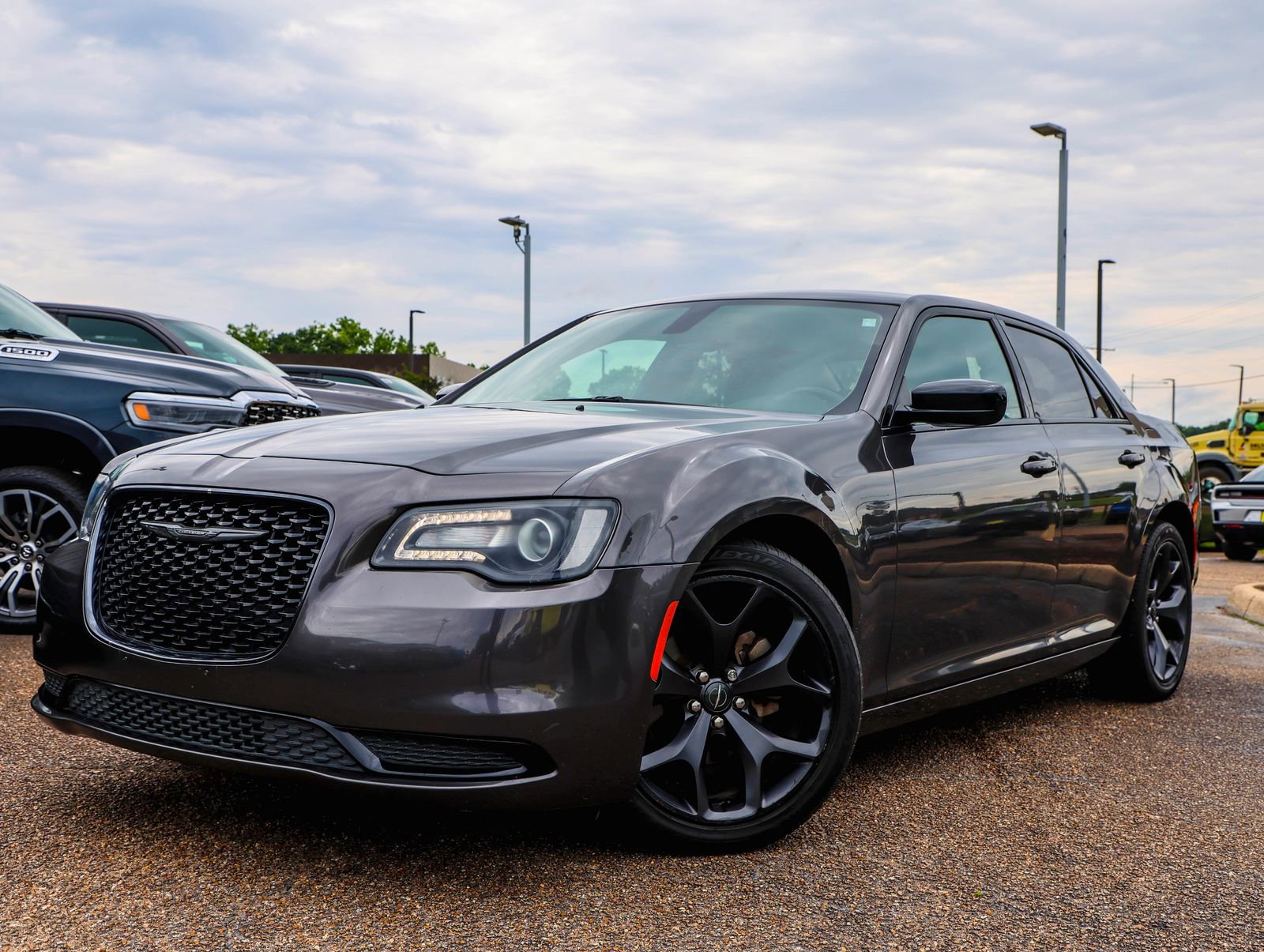 Used 2021 Chrysler 300 Touring w/ Sport Appearance Package RWD image 1
