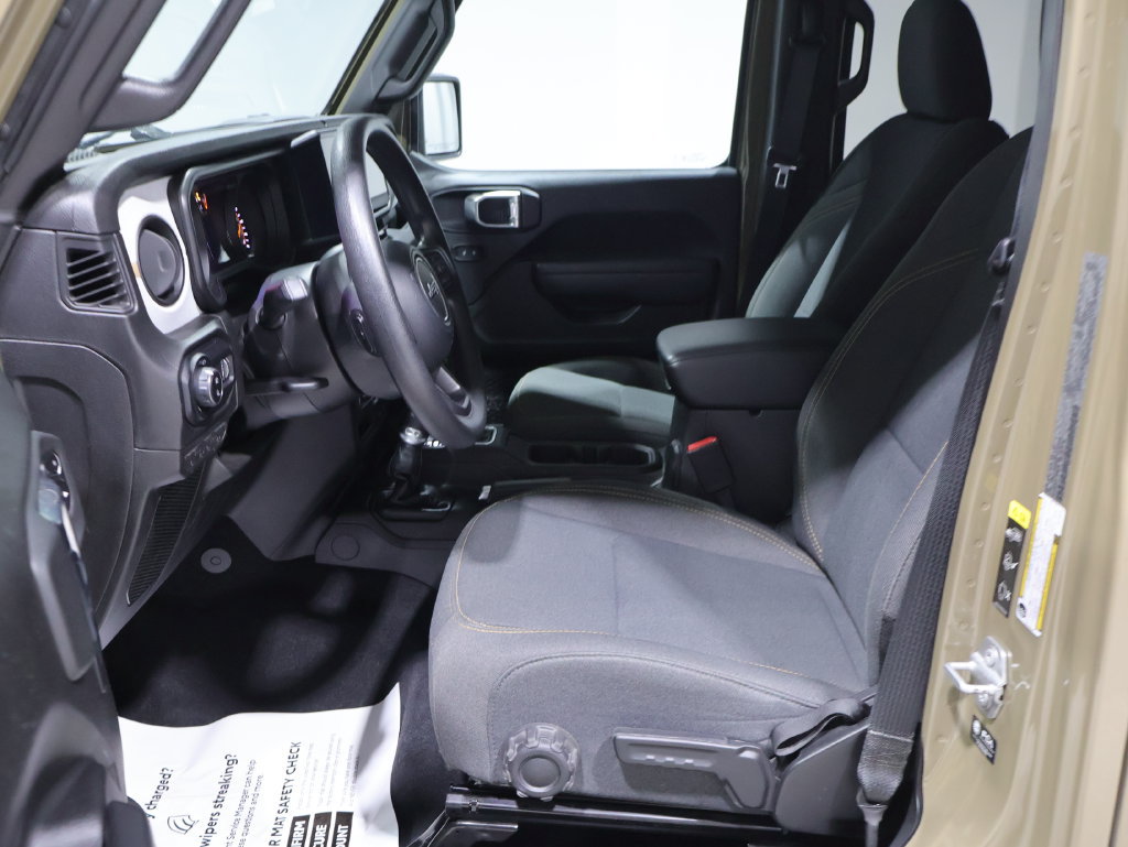 Used 2025 Jeep Gladiator Sport AWD/4WD image 11