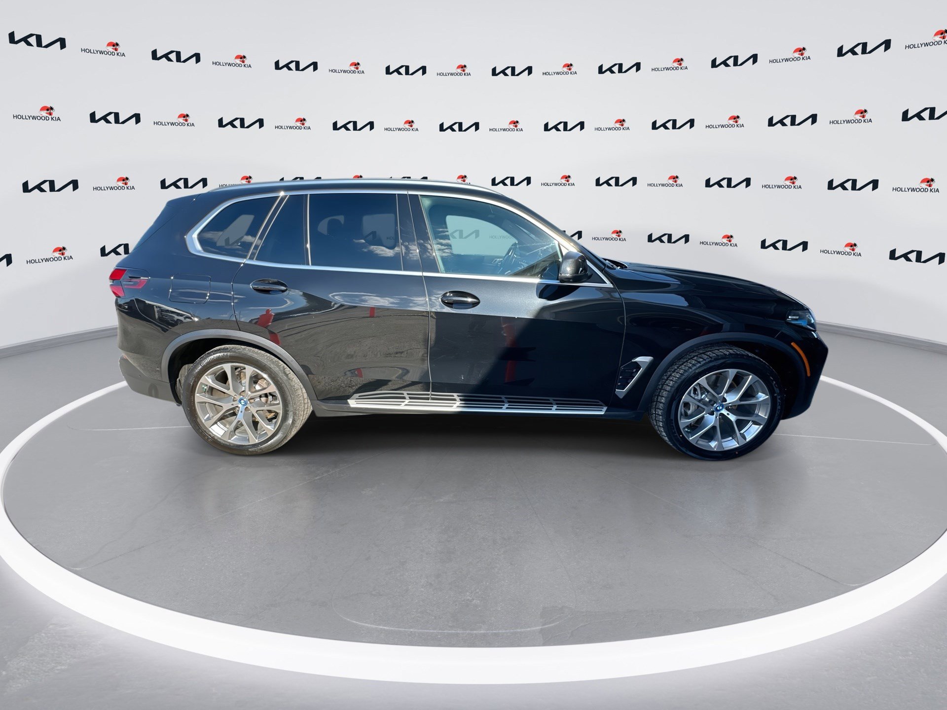 Used 2024 BMW X5 xDrive50e image 9