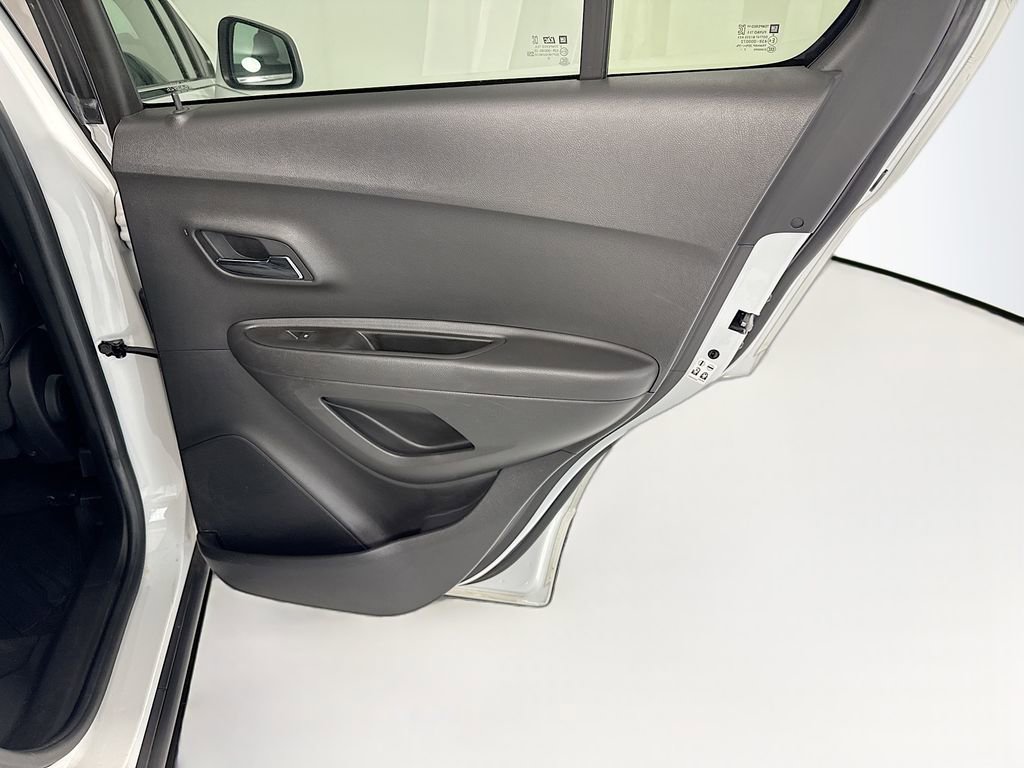 Used 2018 Chevrolet Trax LT w/ LT Convenience Package FWD image 27