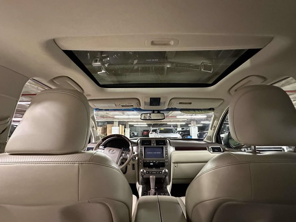 Used 2019 Lexus GX 460 Premium w/ Premium Package AWD/4WD image 17