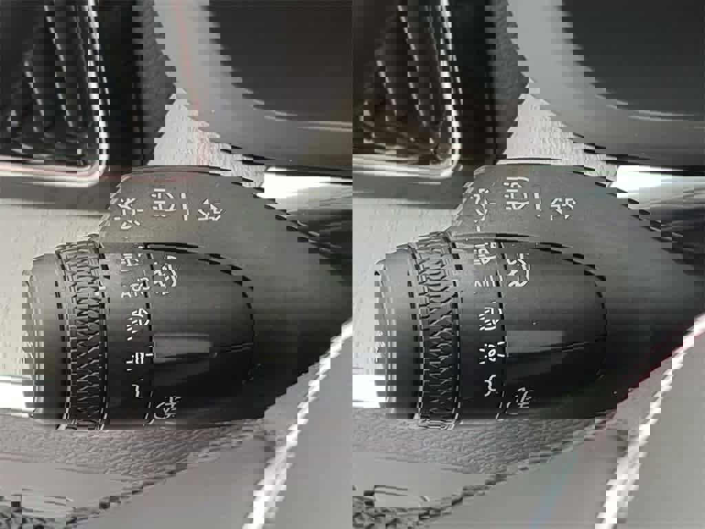 Used 2025 Volvo XC60 B5 Ultra image 26