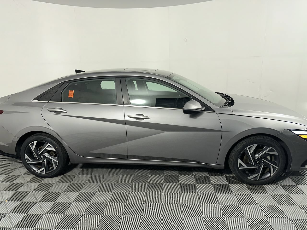 Used 2024 Hyundai Elantra Limited FWD image 17