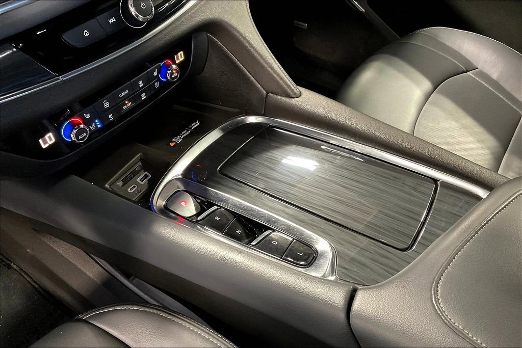 Used 2023 Buick Enclave Premium AWD/4WD image 17