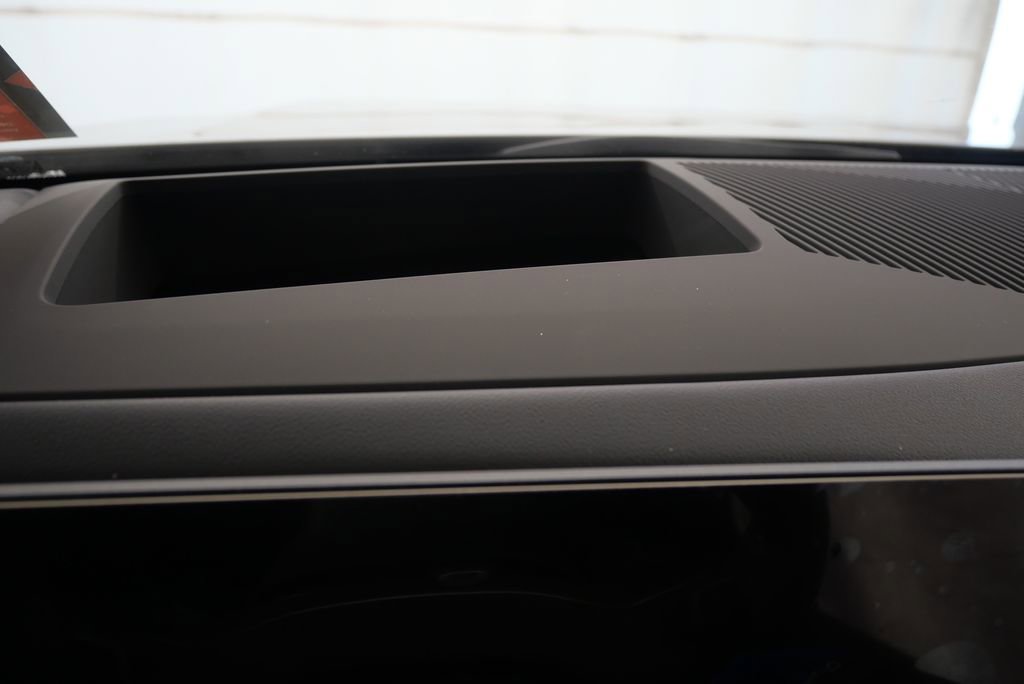 Used 2025 BMW 530i xDrive w/ Premium Package image 22