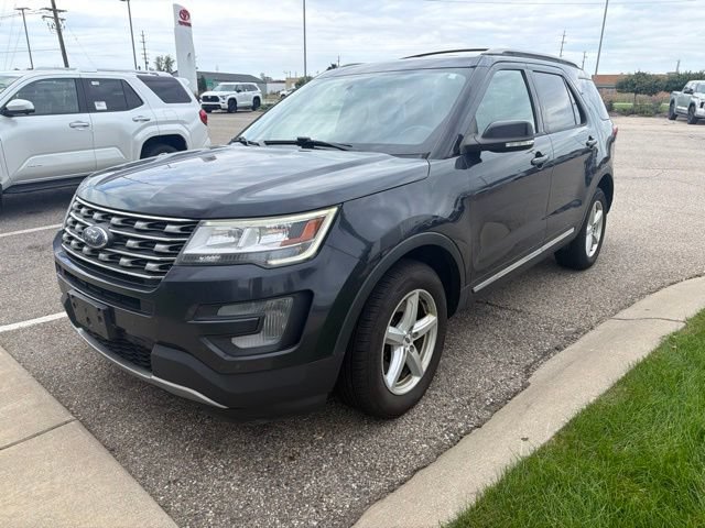 Used 2017 Ford Explorer XLT AWD/4WD image 4