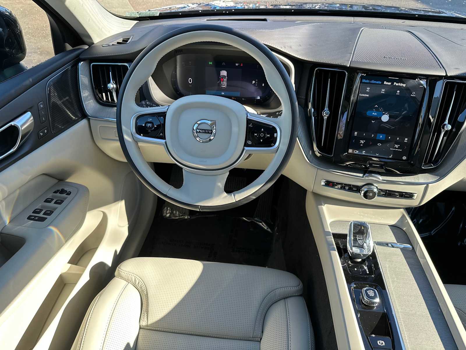 Used 2025 Volvo XC60 B5 Ultra w/ Protection Package Premier image 17