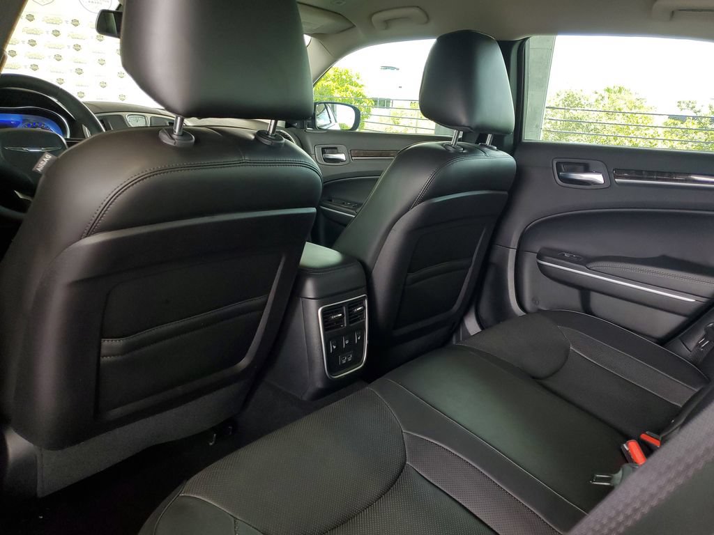 Used 2023 Chrysler 300 Touring L w/ Comfort Group RWD image 10