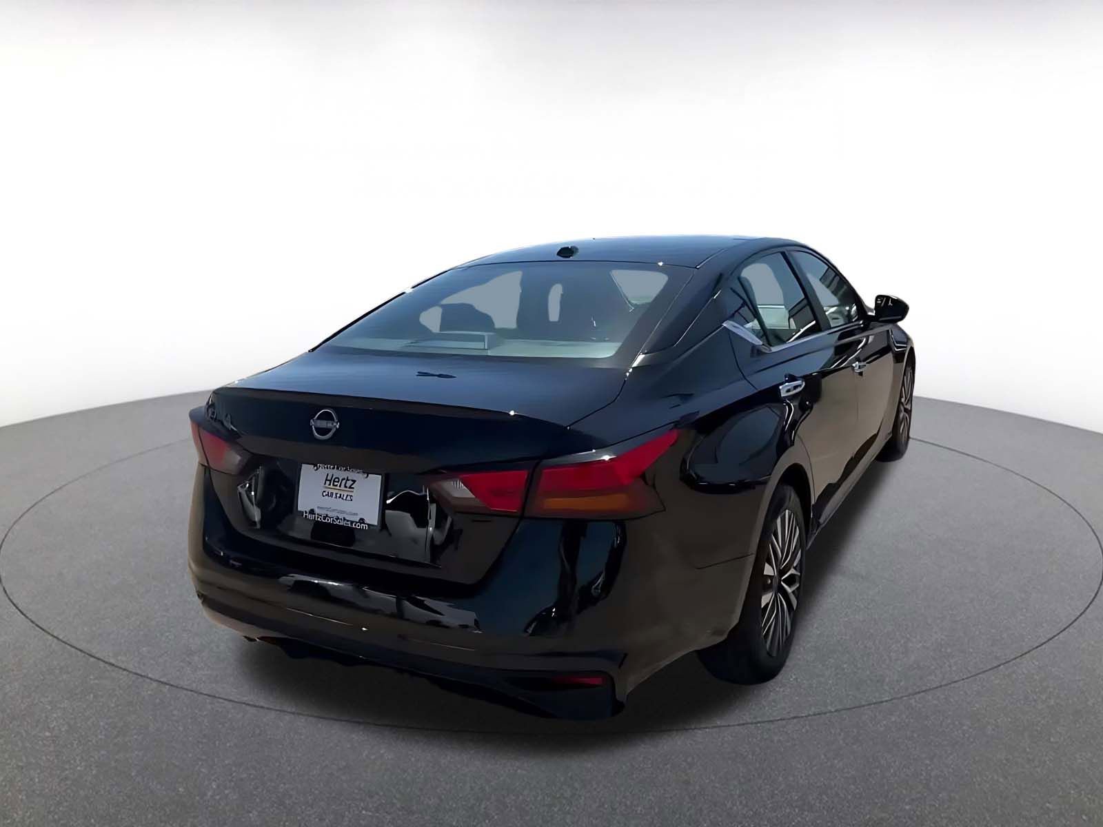 Used 2025 Nissan Altima 2.5 SV FWD image 15