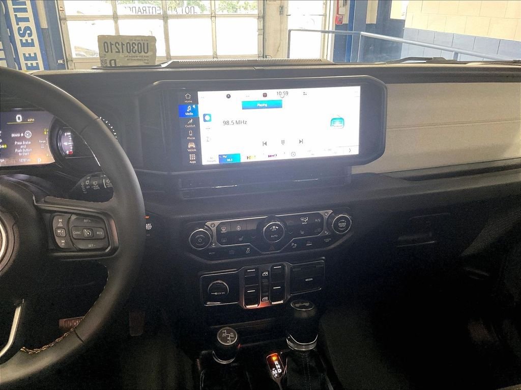 Used 2024 Jeep Wrangler Unlimited w/ Convenience Group AWD/4WD image 18