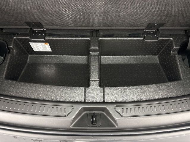 Used 2023 GMC Acadia SLE image 26