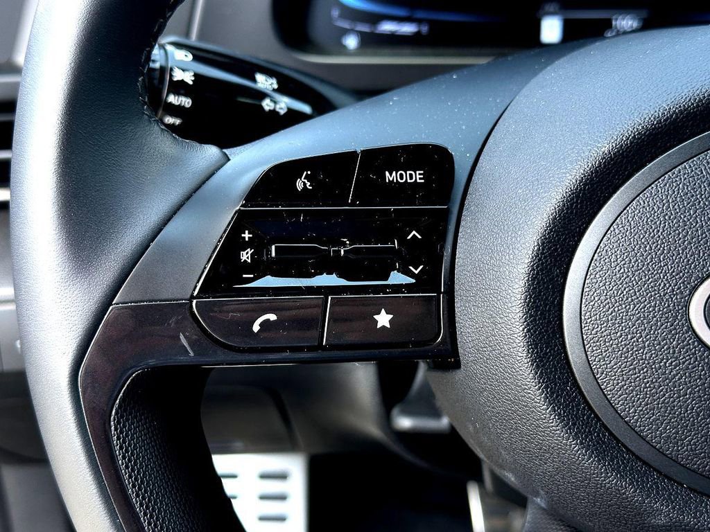 Used 2025 Hyundai Elantra Sport image 18