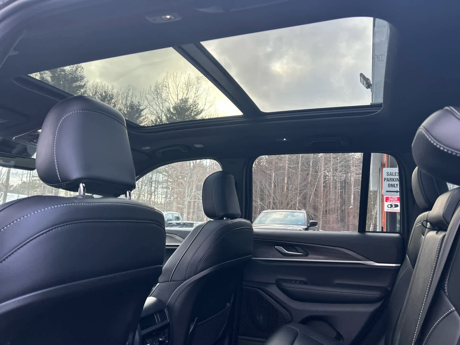 Used 2025 Jeep Grand Cherokee Limited w/ Trailer Tow Package image 33