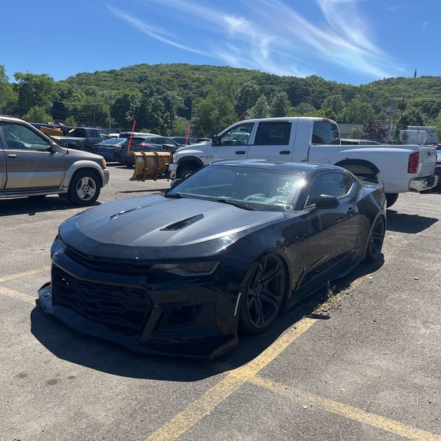 Used 2018 Chevrolet Camaro SS RWD image 3