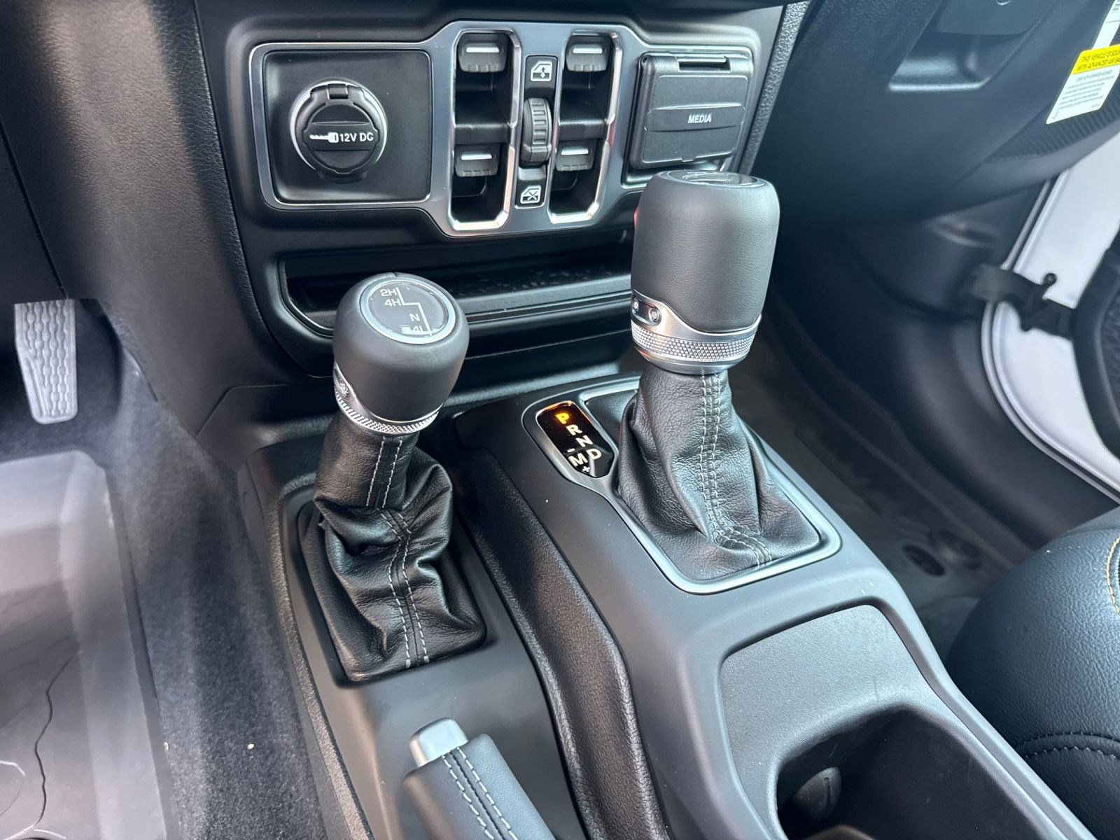 New 2025 Jeep Gladiator Sport image 17