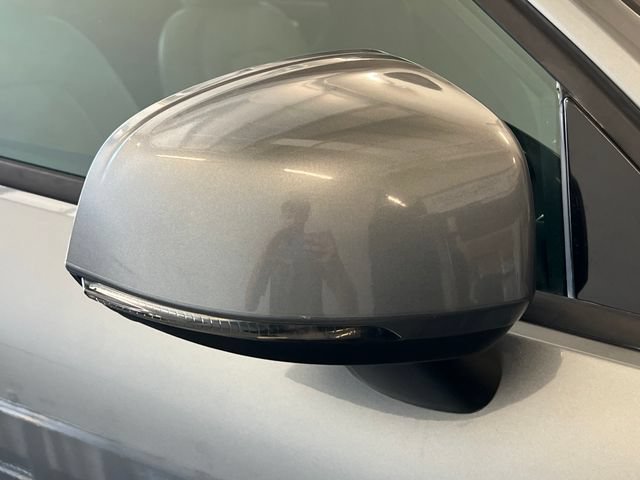 Used 2019 Volvo XC40 T5 Momentum AWD/4WD image 17