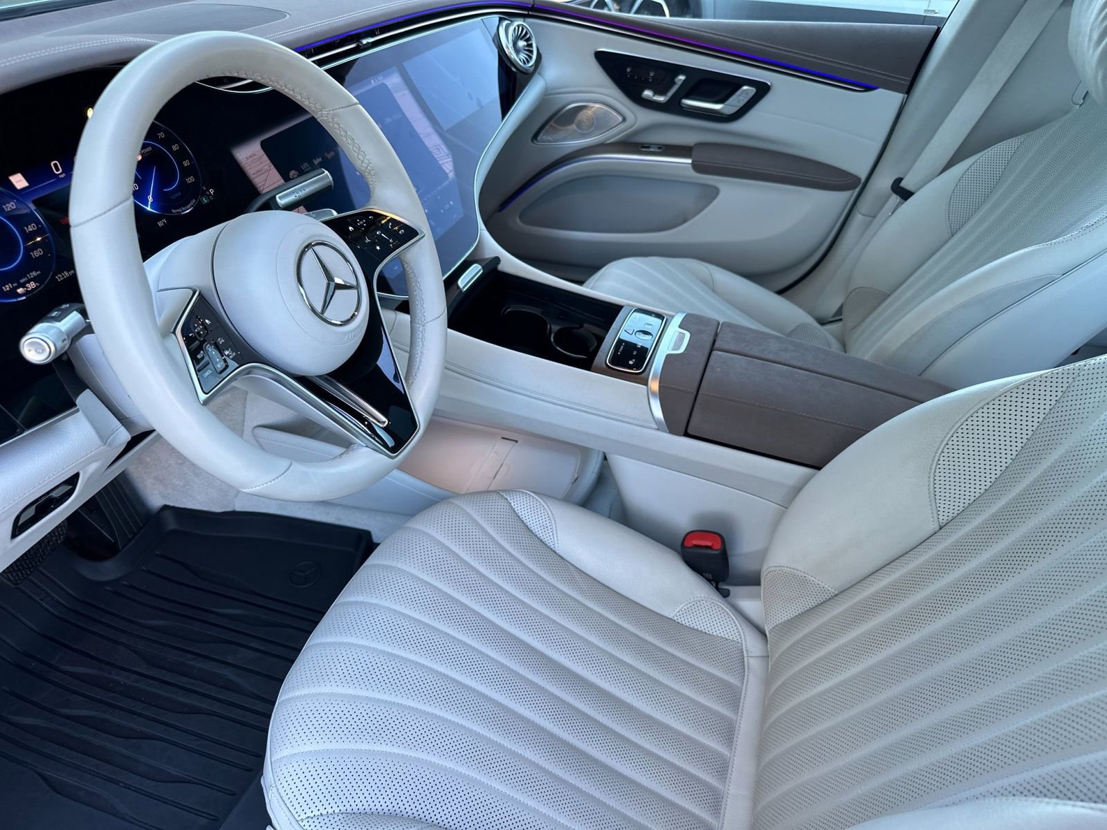 Certified 2022 Mercedes-Benz EQS 580 4MATIC Sedan w/ Exclusive Trim Package image 9