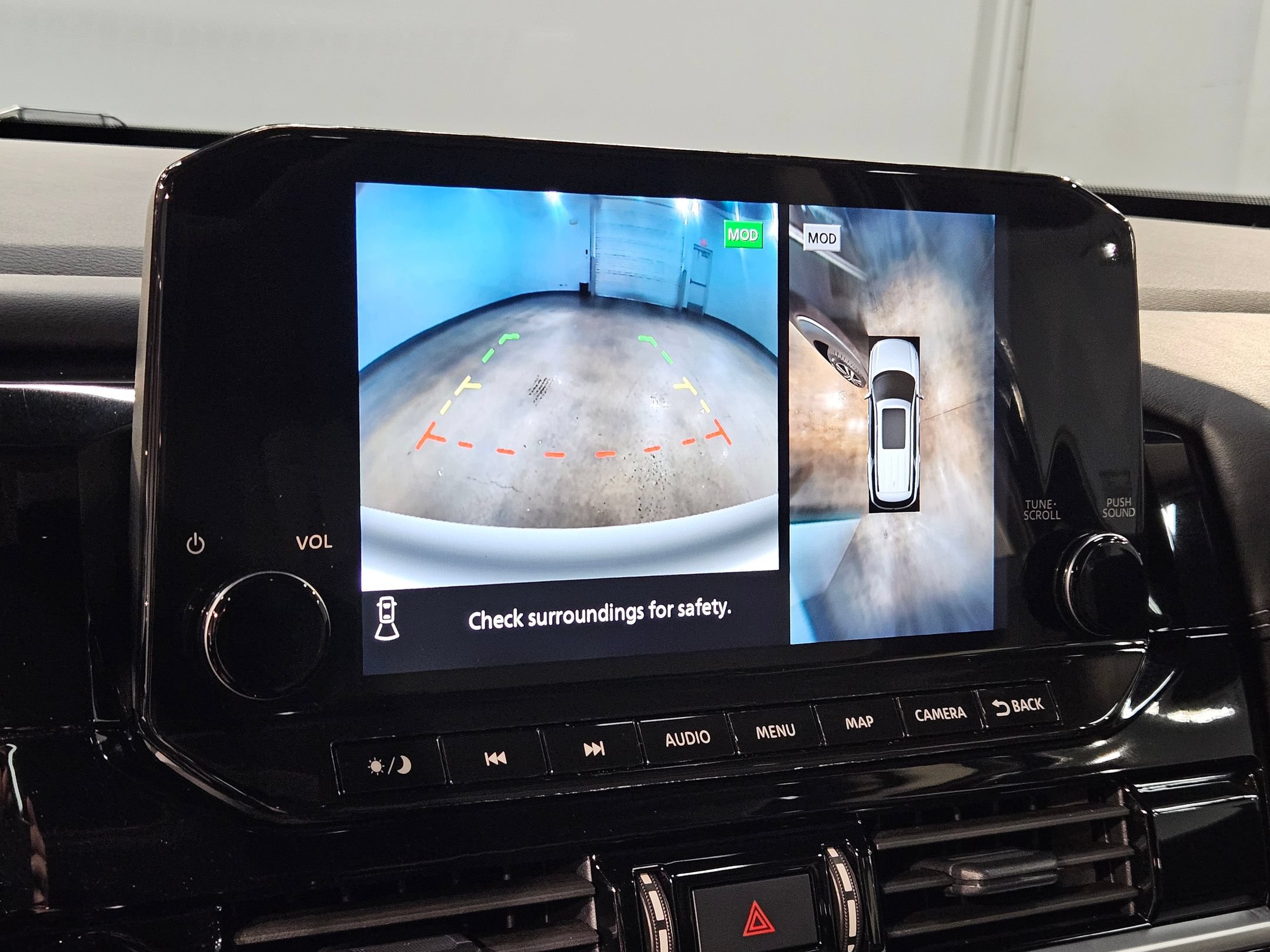 Used 2024 Nissan Pathfinder Platinum w/ Cargo Package FWD image 31