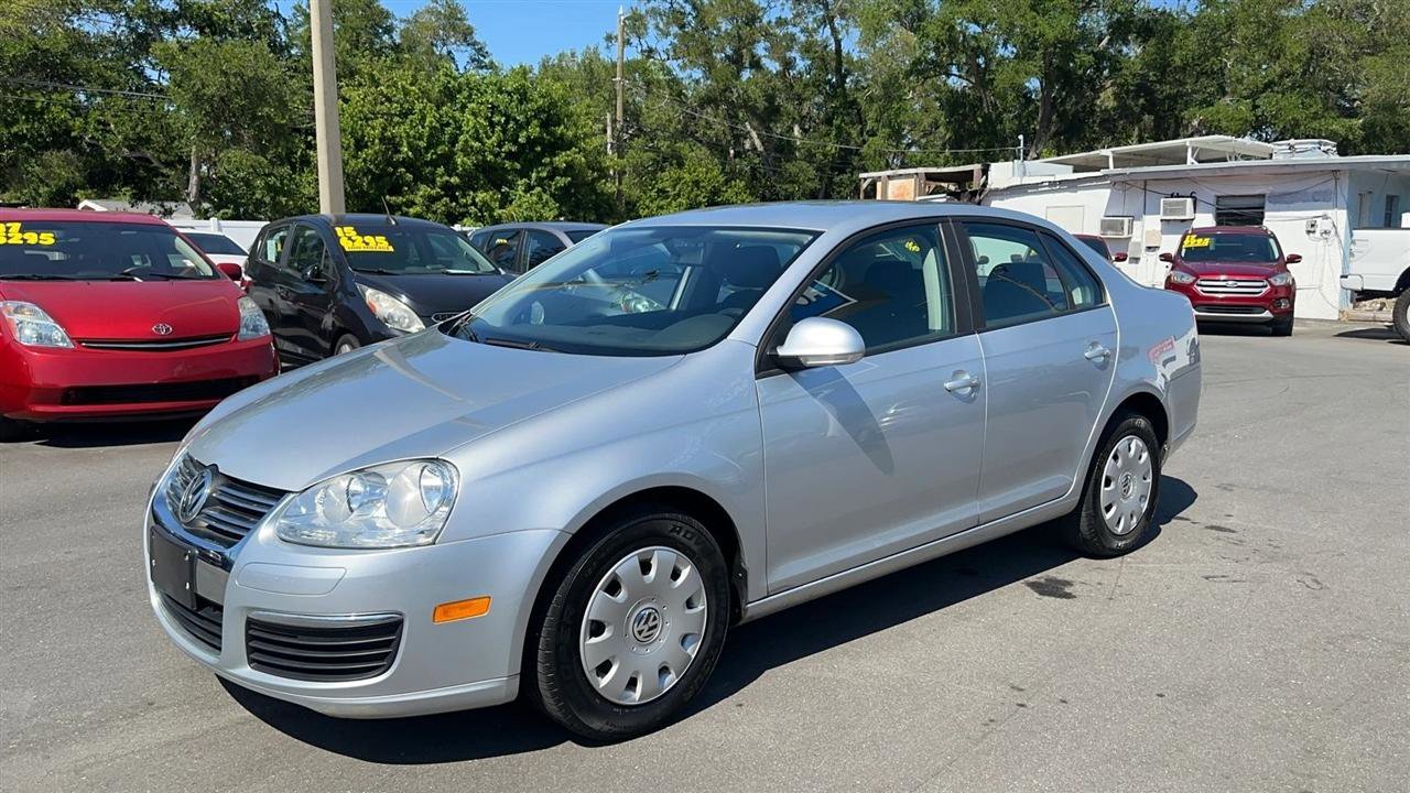 Used 2005 Volkswagen Jetta Value Edition FWD image 2