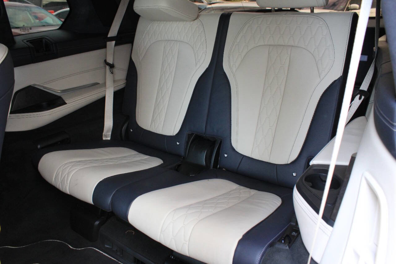 Used 2020 BMW X7 xDrive50i w/ Dynamic Handling Package image 15