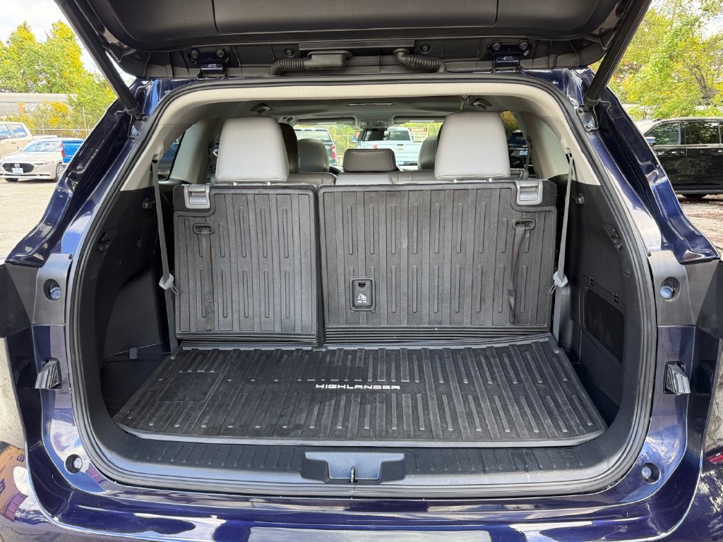 Used 2022 Toyota Highlander XLE AWD/4WD image 26