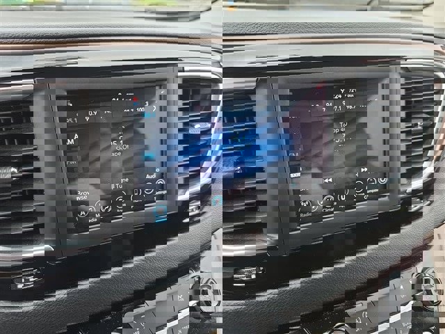 Used 2021 Chrysler Voyager Lxi image 12