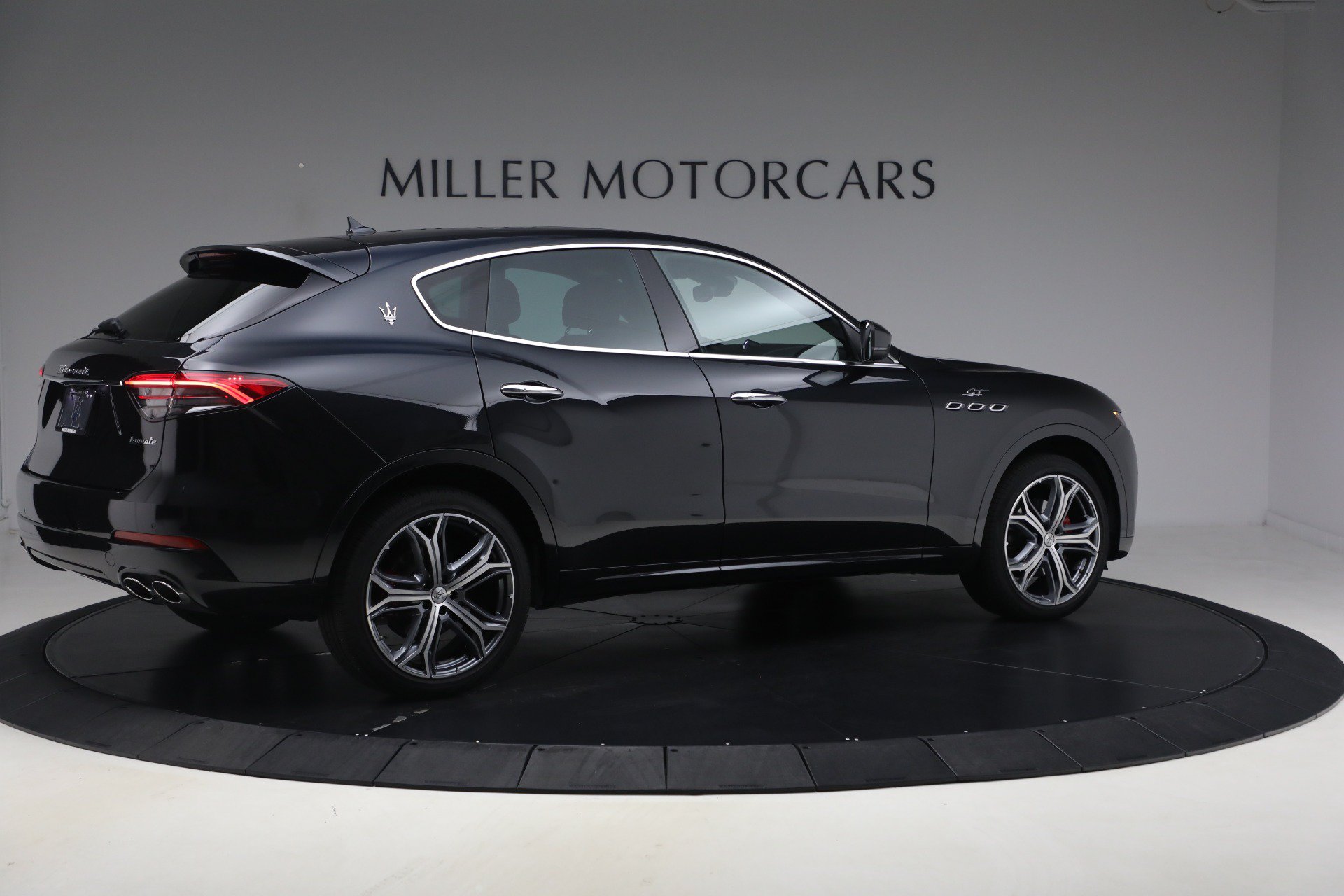 Certified 2023 Maserati Levante GT AWD/4WD image 7