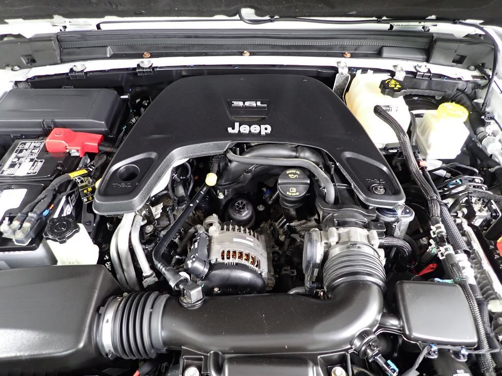 Used 2020 Jeep Gladiator Overland w/ Dual Top Group AWD/4WD image 39