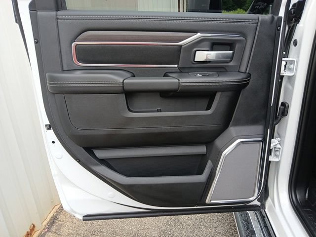 New 2026 RAM 5500 4x4 Crew Cab w/ Laramie Trim Package image 18