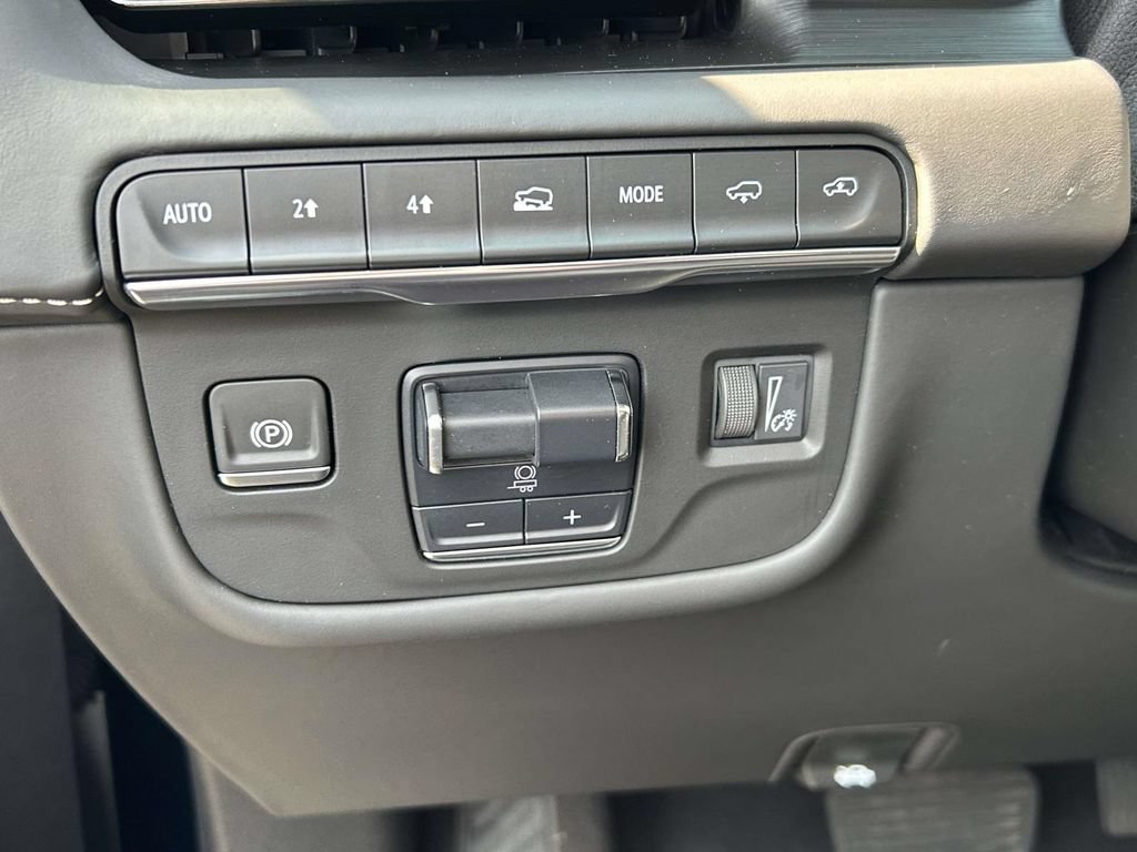 Used 2024 Cadillac Escalade Sport Platinum w/ LPO, ONYX Package AWD/4WD image 23