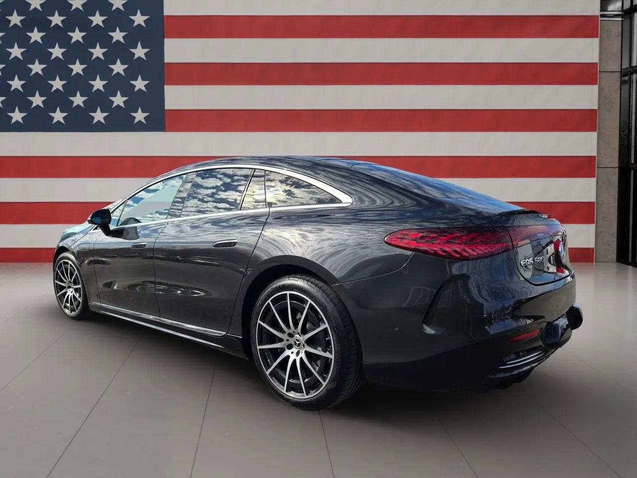 Used 2023 Mercedes-Benz EQS 580 4MATIC Sedan w/ Exclusive Trim Package image 6