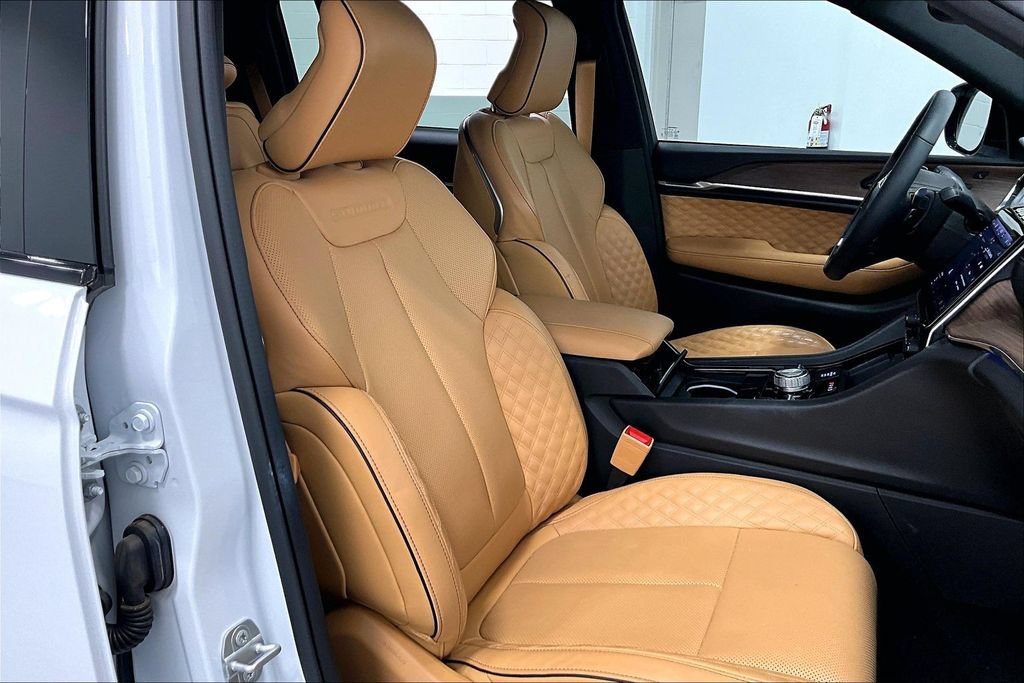 Used 2024 Jeep Grand Cherokee L Summit AWD/4WD image 7