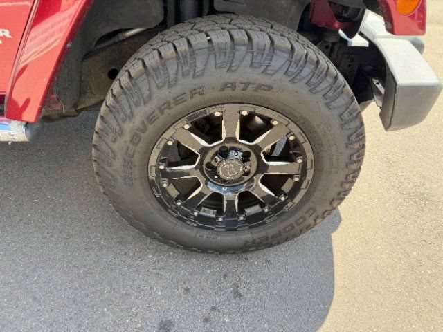 Used 2011 Jeep Wrangler Unlimited Sahara w/ Dual Top Group AWD/4WD image 22