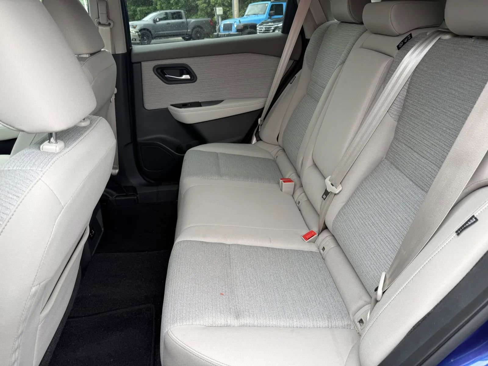 Used 2022 Nissan Rogue SV FWD image 9