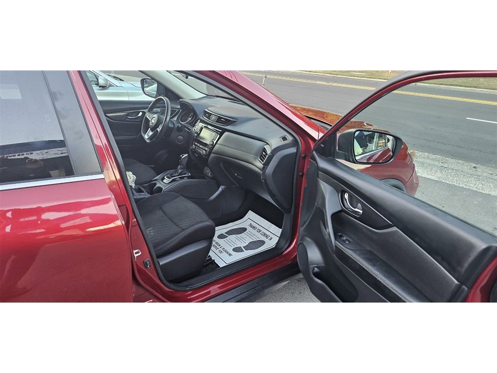 Used 2018 Nissan Rogue SV image 6