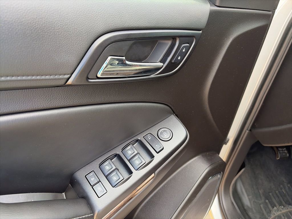 Used 2016 Chevrolet Suburban LS RWD image 13