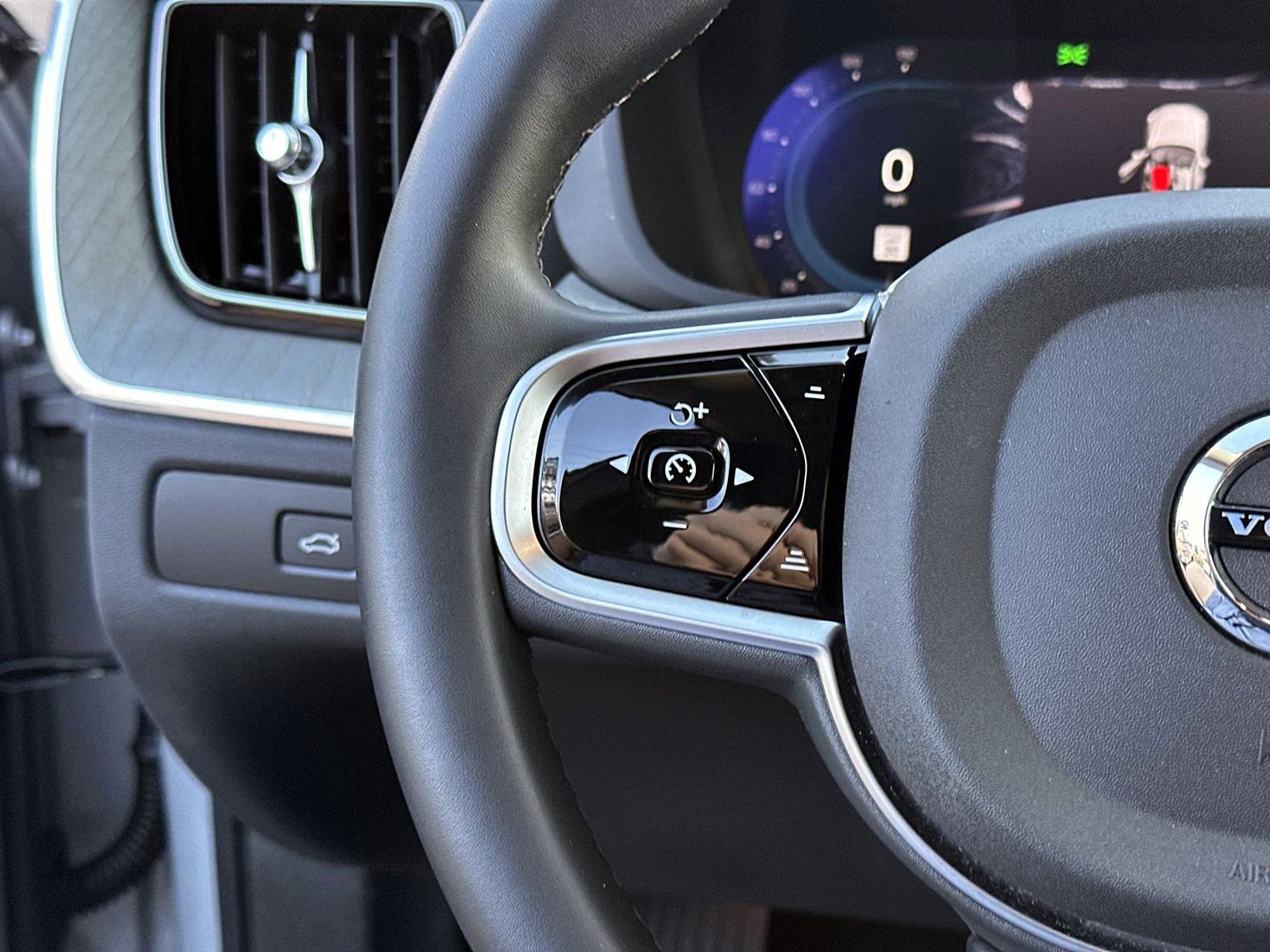 Certified 2025 Volvo XC60 B5 Plus image 29