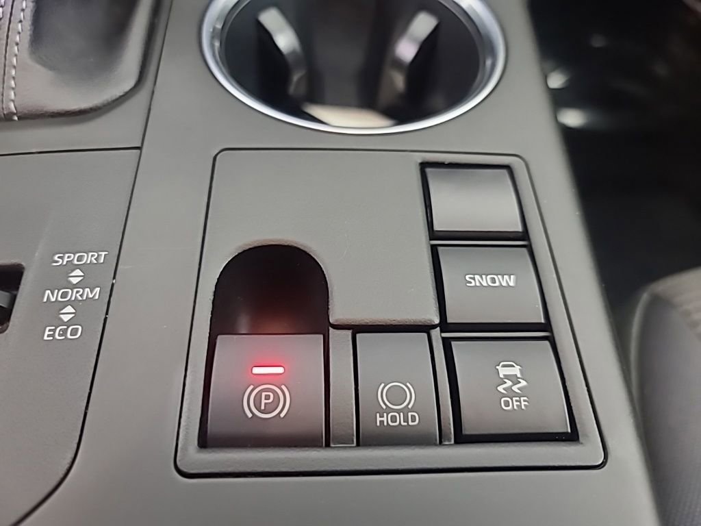 Used 2023 Toyota Highlander LE image 39