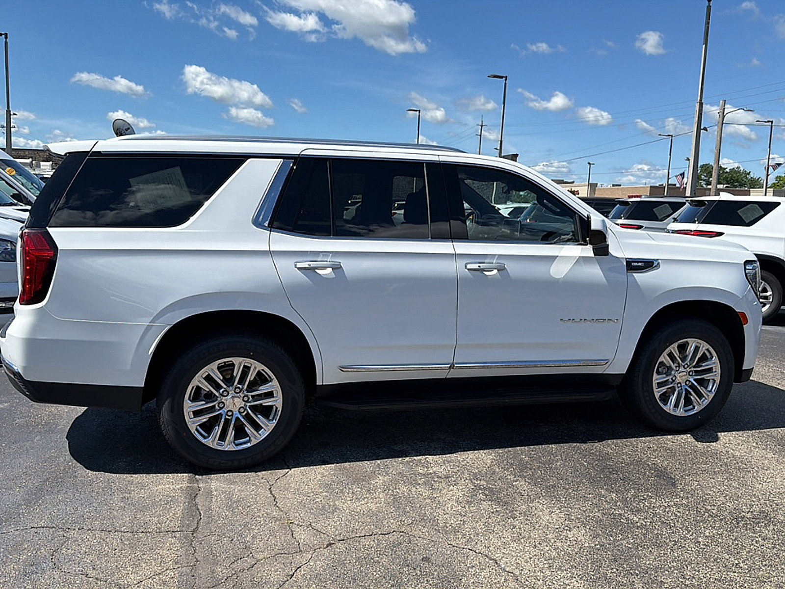 Used 2024 GMC Yukon SLT AWD/4WD image 4