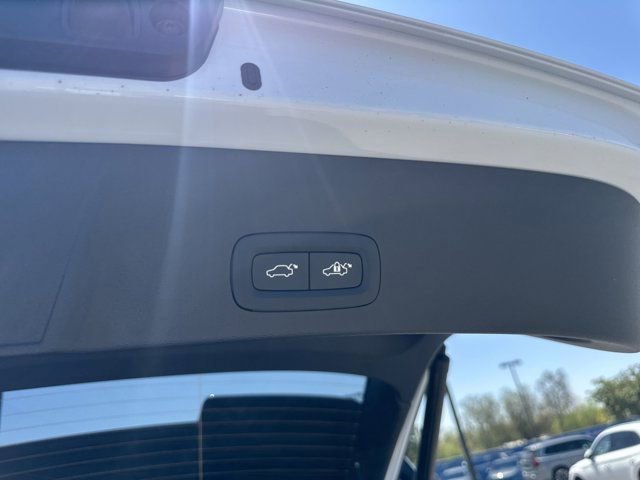 New 2025 Volvo XC40 B5 Core w/ Climate Package image 8