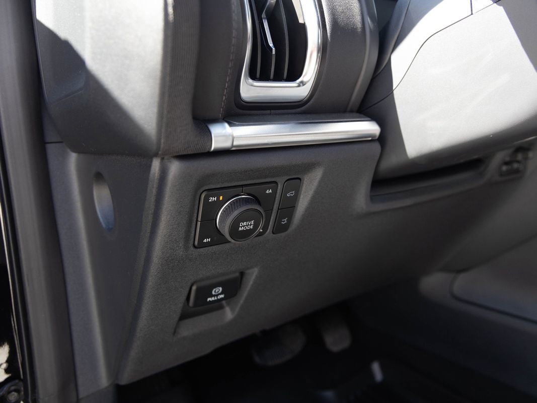 Used 2025 Ford Expedition Platinum w/ Driver's Package image 14