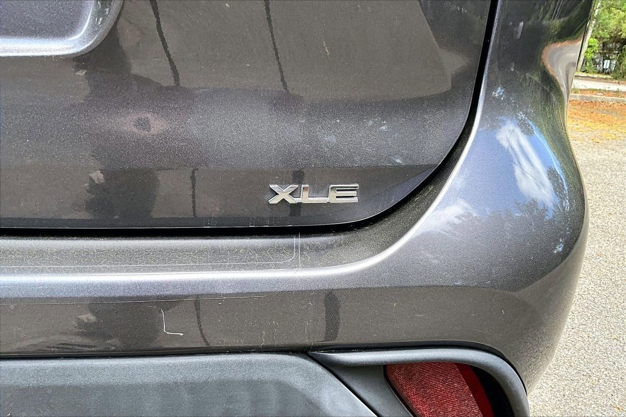 Used 2021 Toyota Highlander XLE AWD/4WD image 21