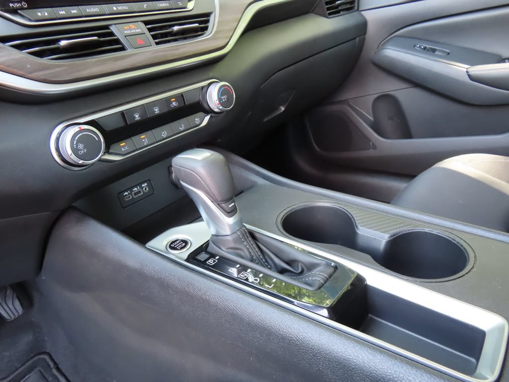Used 2025 Nissan Altima 2.5 SV FWD image 14